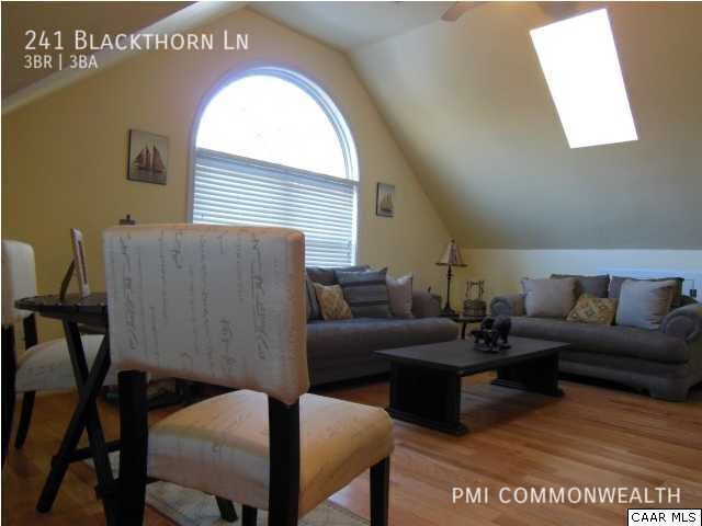 Building Photo - 241 Blackthorn Ln