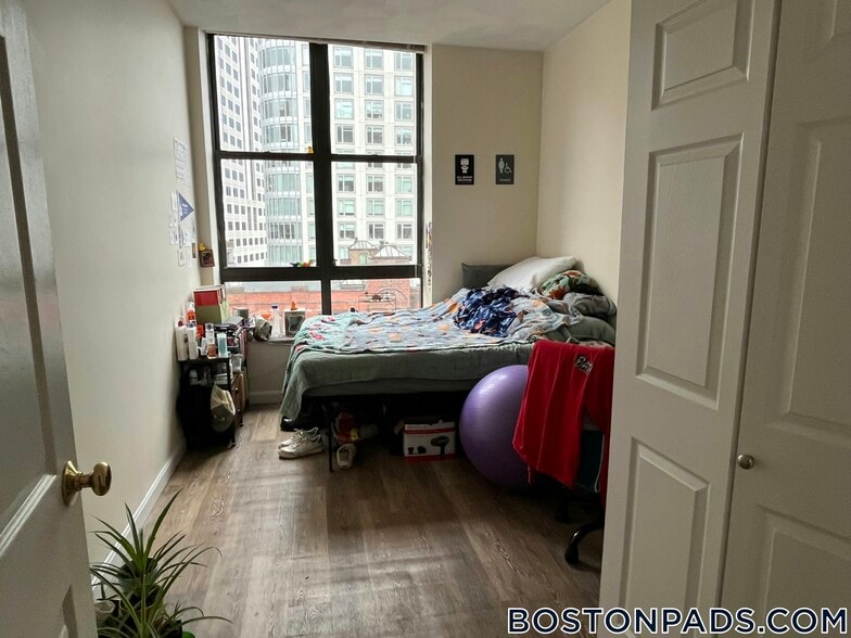 Building Photo - 81 Essex St