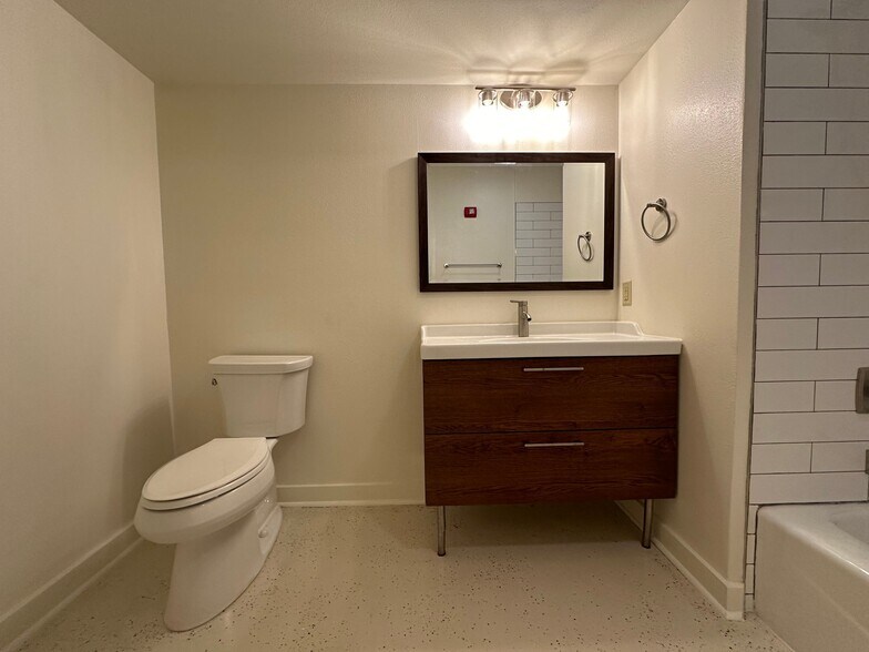 Building Photo - 715 Sherman St