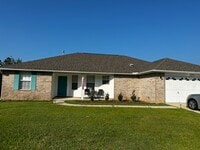 Building Photo - Large 3/2 Family Home that is Conveniently located off Blue Angel PKWY