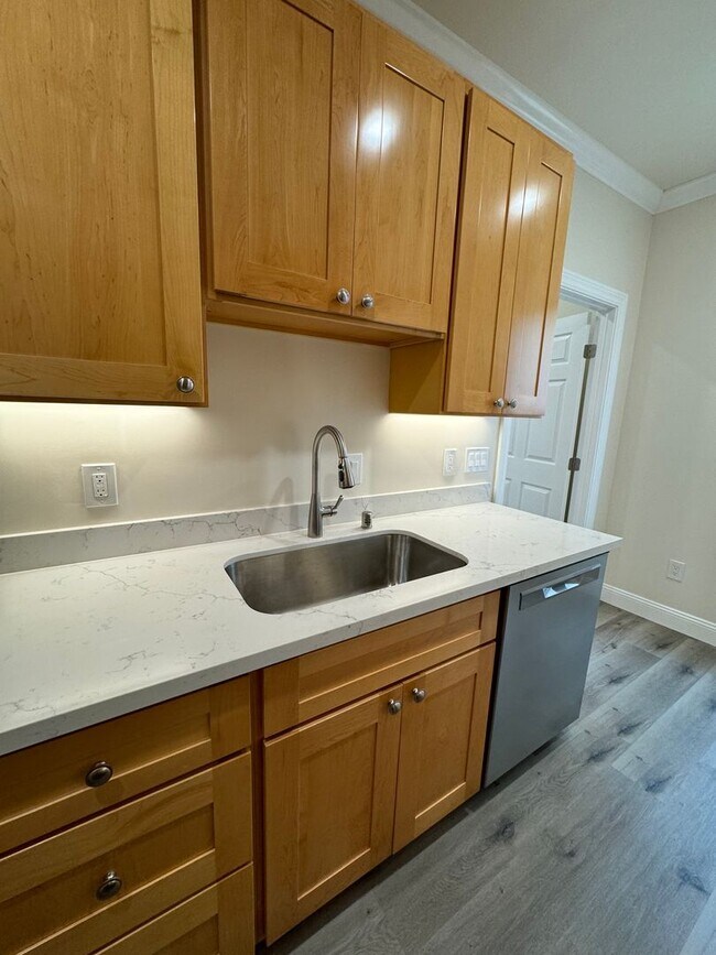 Building Photo - Newly Remodeled 3 Room Studio Apartment