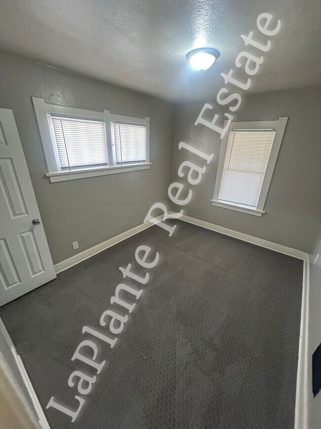 Building Photo - Bright Newly renovated Home in a Quiet Wes...