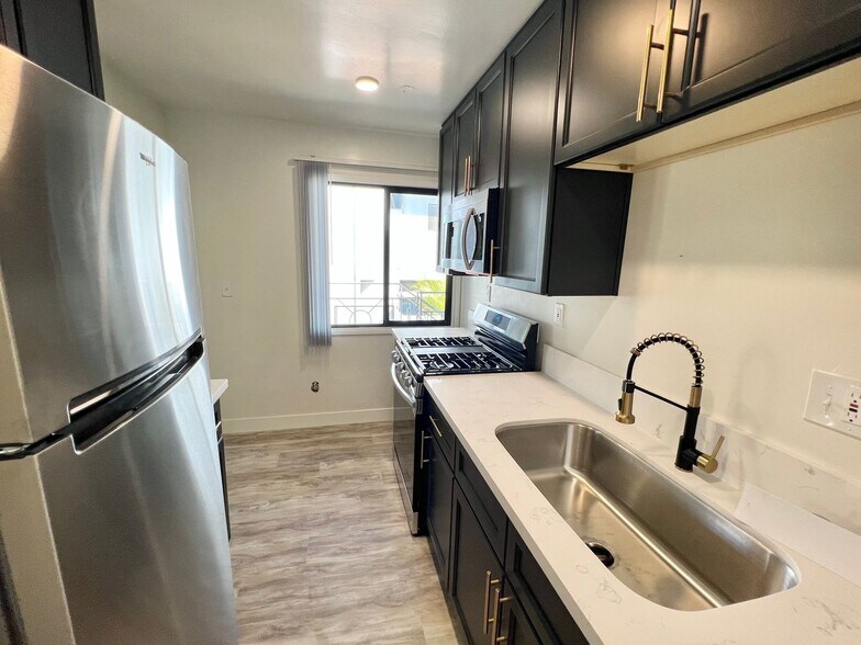 Building Photo - 3538 Keystone Av