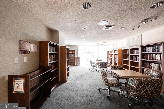 Building Photo - 5505 Seminary Rd