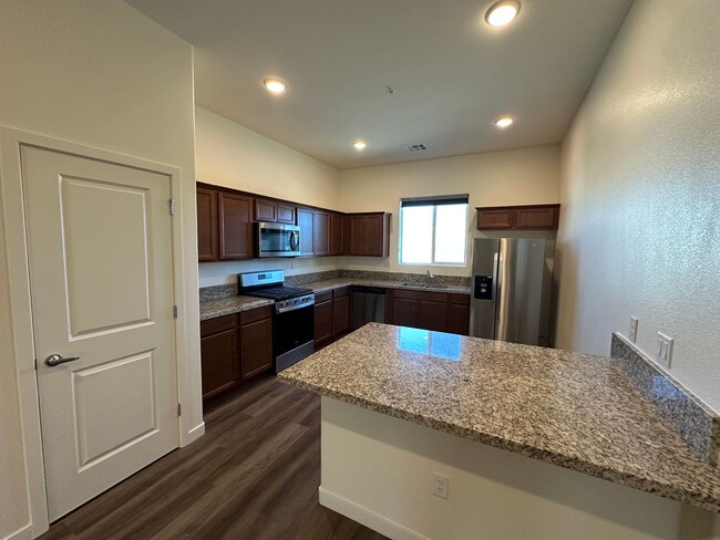 Building Photo - Stunning 3-Bed, 2.5-Bath Townhome in Gated...