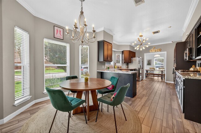 Building Photo - 5310 Holly View Dr