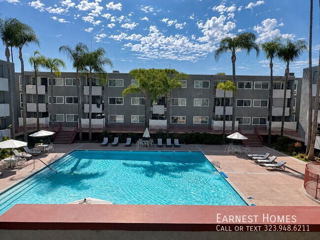 Building Photo - 4915 Tyrone Ave