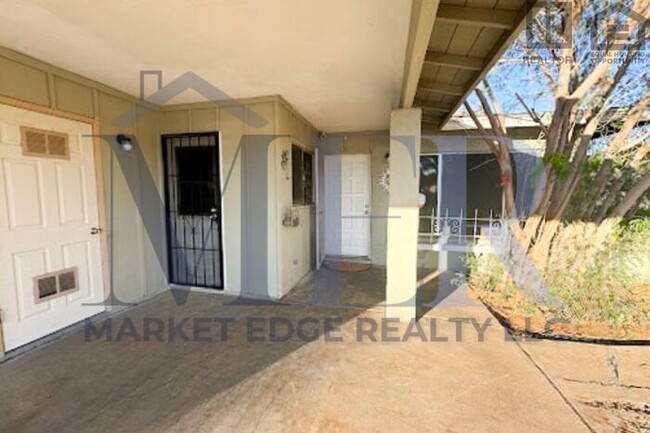 Building Photo - 3Bed/2Bath Duplex at 35th Ave/Cactus! $149...