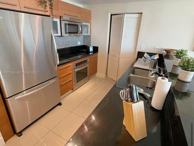 Building Photo - 253 NE 2nd St