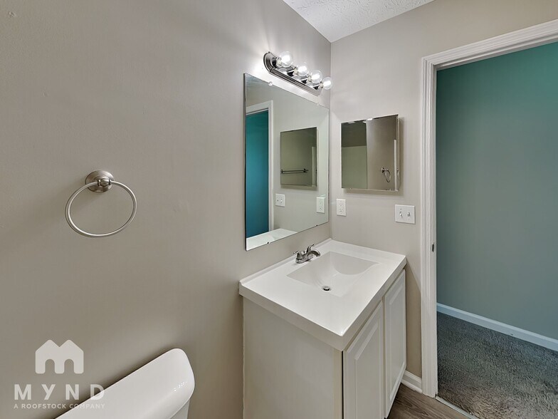 Building Photo - 2069 Prominence Dr