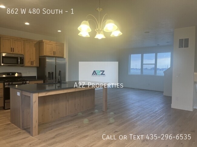 Building Photo - 862 W 480 S St