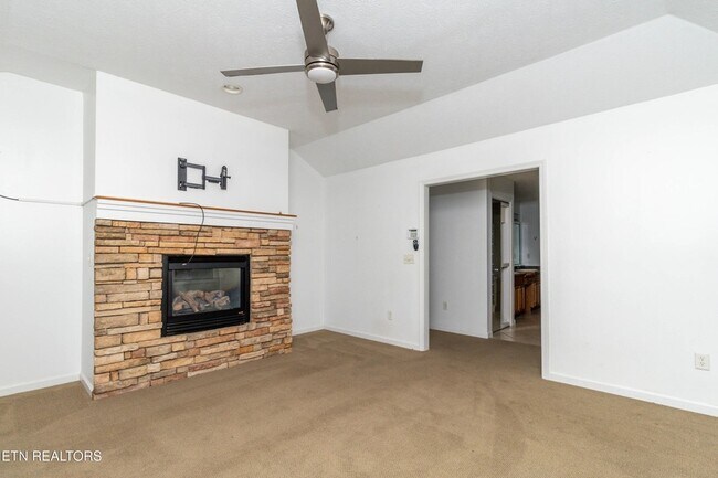 Building Photo - 2084 Allenridge Dr