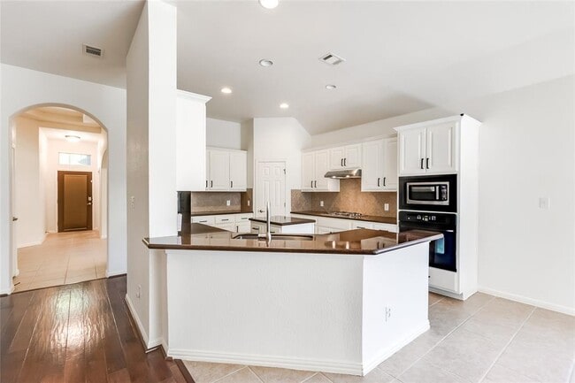 Building Photo - 15524 Belfin Dr