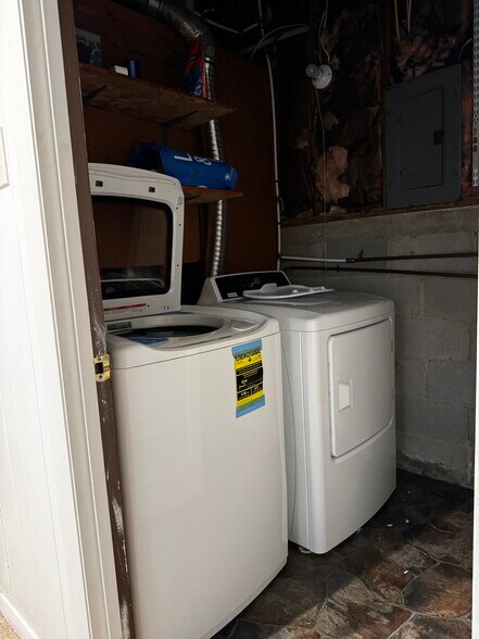 Laundry Room in Basement - 320 Southern Ct