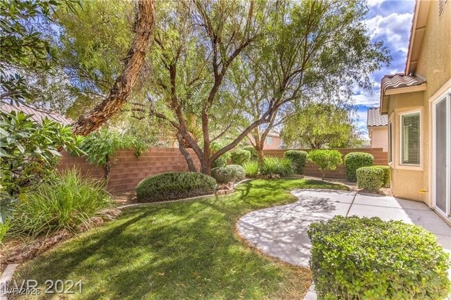 Building Photo - 2121 Silvereye Dr