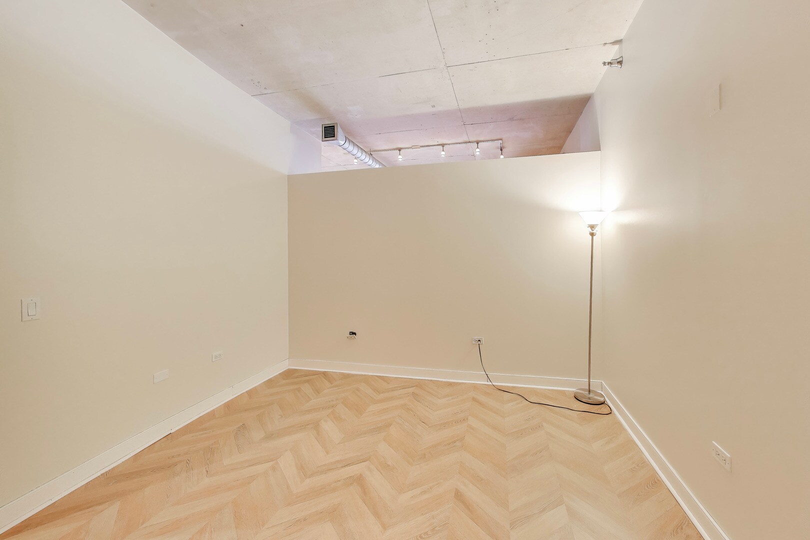 Building Photo - 720 N Larrabee St