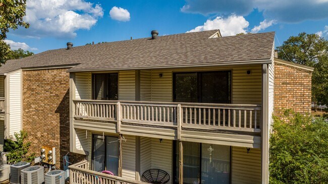 Building Photo - 2 Bedroom 2 Bath TOTALLY Renovated Maumelle Condo