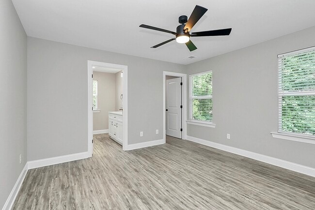 Building Photo - 911 Yellowstone Dr