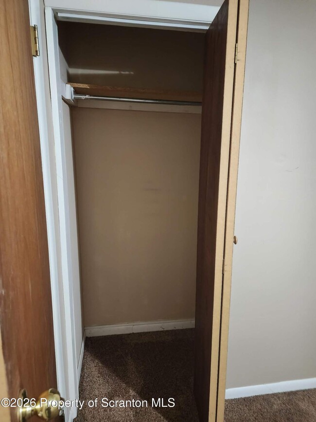 Building Photo - 16 Watkins St