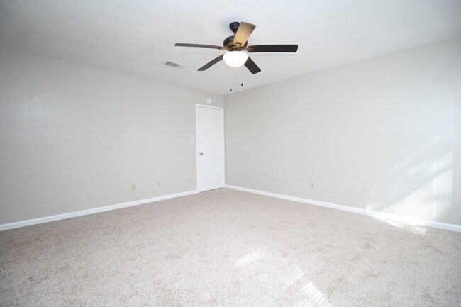 Building Photo - Option 2 (Lifestyle-Focused): Spacious & Stylish 3BR/2BA Home in Avondale Near NAS Pensacola | Va...