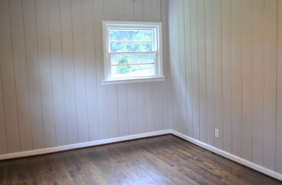 Building Photo - 1375 Nelms Dr
