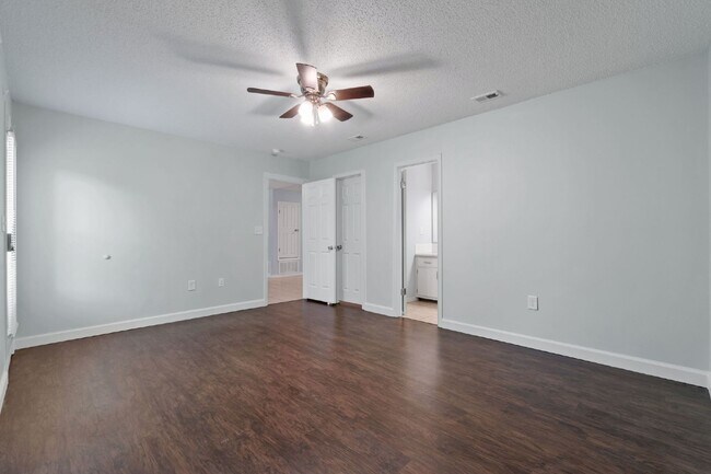 Building Photo - 502 Krest Dr