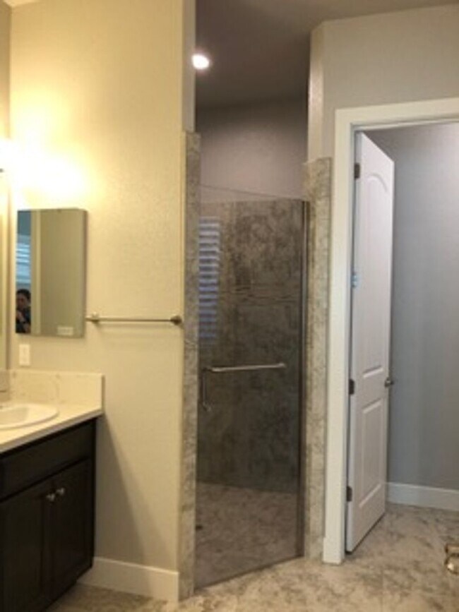 Building Photo - Stunning 3 Bedroom 2 Bath in Fair Oaks, CA