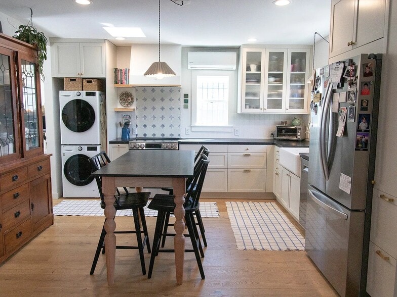 Building Photo - 647 Academy Rd