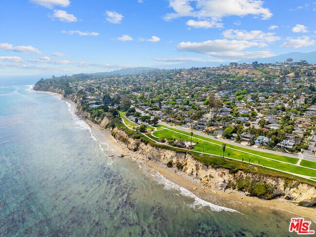 Building Photo - 1312 Shoreline Dr