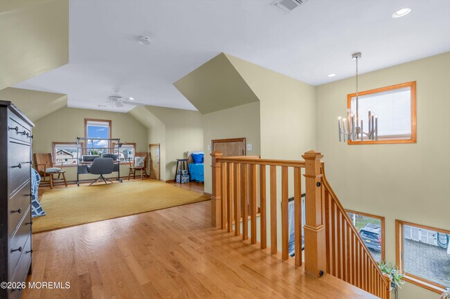 Building Photo - 573 Tarpon Ave