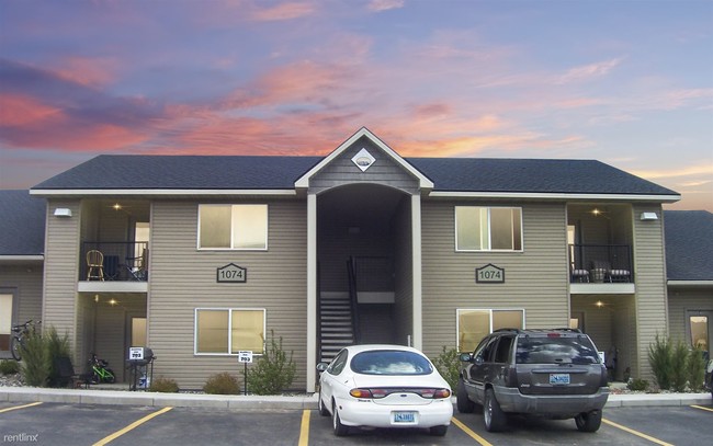 Building Photo - 1086 Country Club Rd