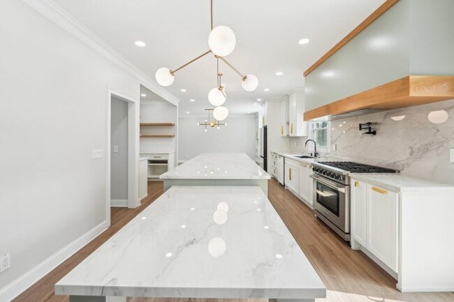 Building Photo - 1600 Spring Arbor Ct