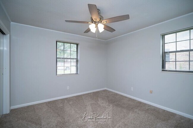 Building Photo - 6395 Duquesne Dr