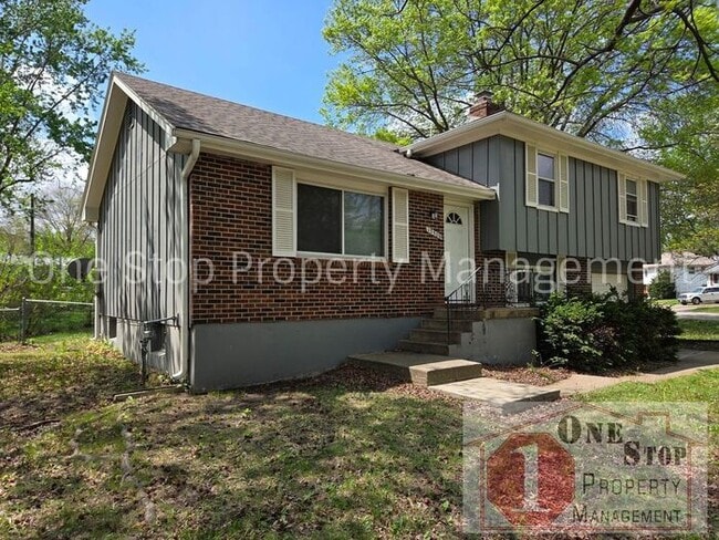 Building Photo - The Perfect 3 bedroom/2 bathroom home in Grandview, MO!
