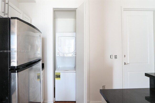 Building Photo - 2200 NE 4th Ave