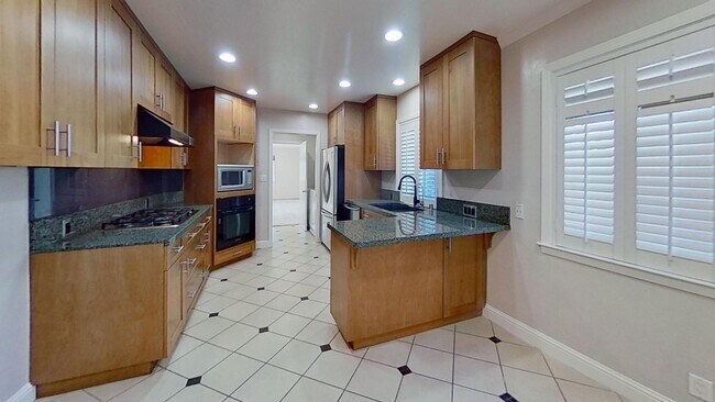Building Photo - 3713 Justine Dr