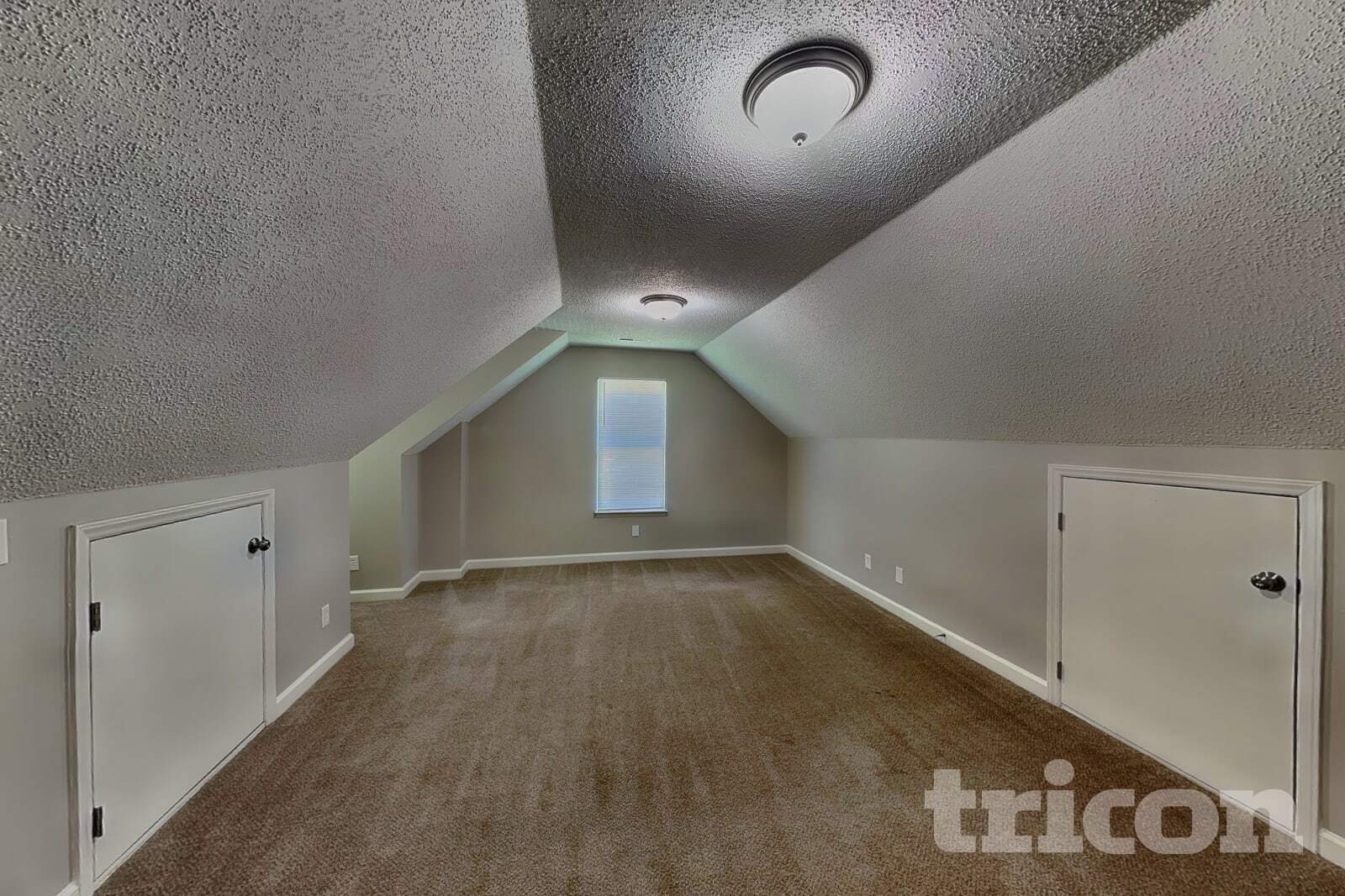 Building Photo - 809 Valley Creek Dr