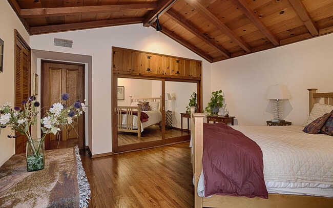 Building Photo - Beautiful home in Santa Barbara with amazing views!!