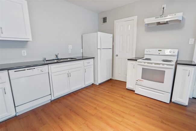 Building Photo - 3541 Mt Pleasant St