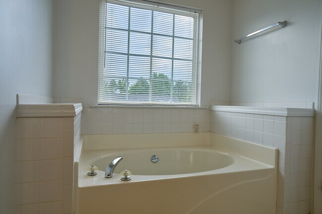 Building Photo - 1308 Kent Manor