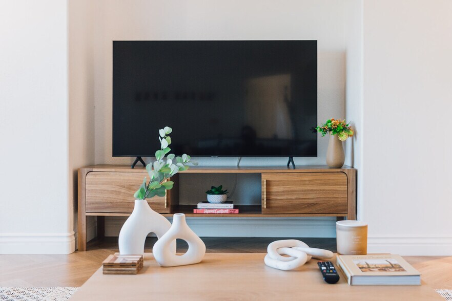 Building Photo - 7370 North Park