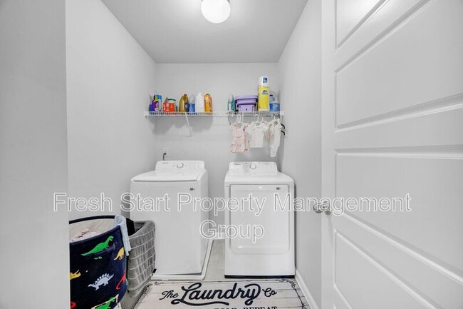 Building Photo - 300 Barony Pl Dr
