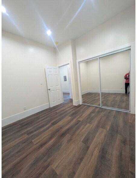 Building Photo - 1114 N Stone St