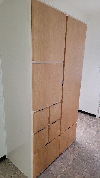 Building Photo - 2204 Aviation Way