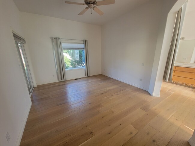 Building Photo - Perfect Family Home Near Badger Mountain –...