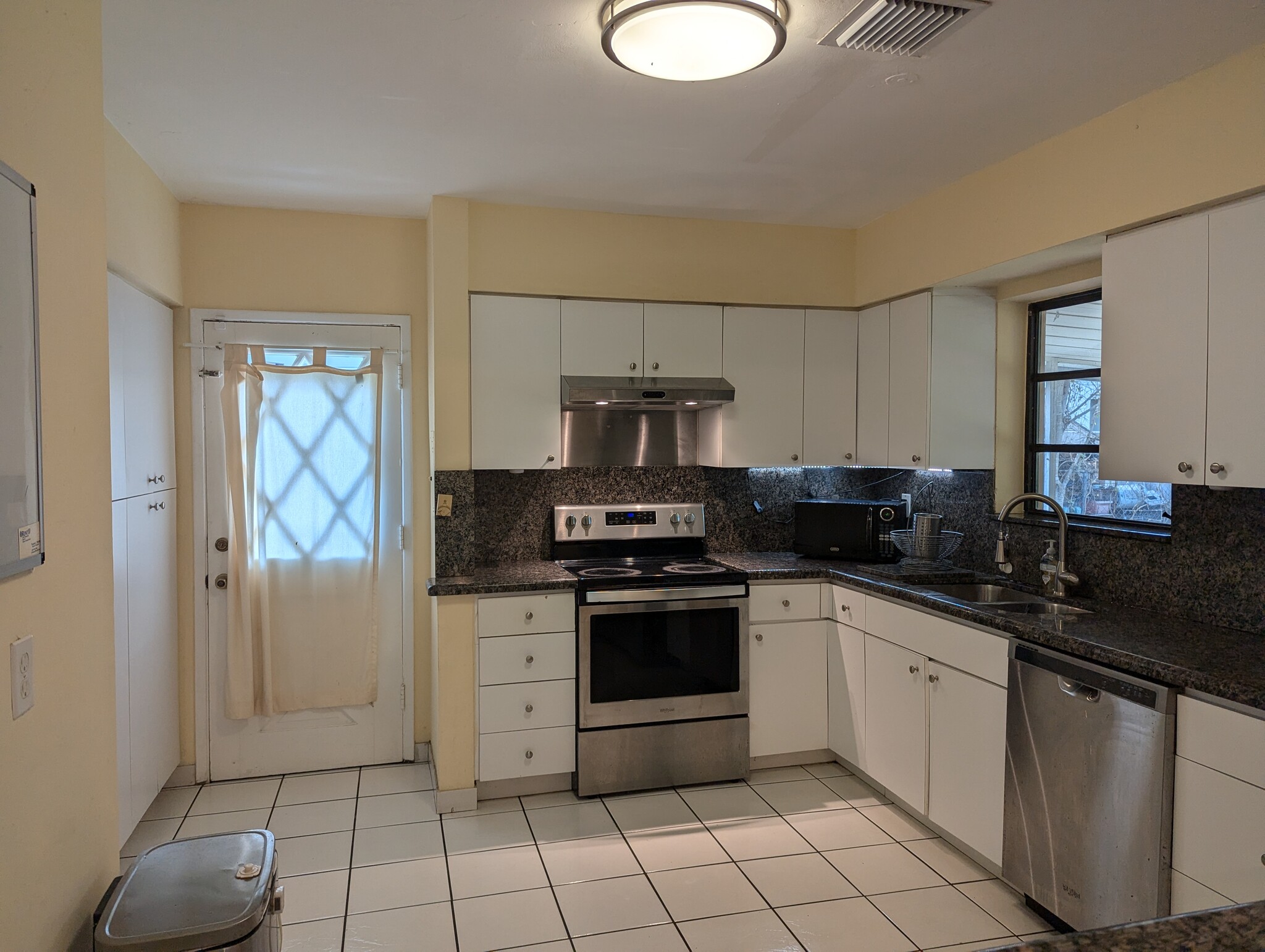 Large Kitchen with Plenty of Storage - 6515 SW 48th St