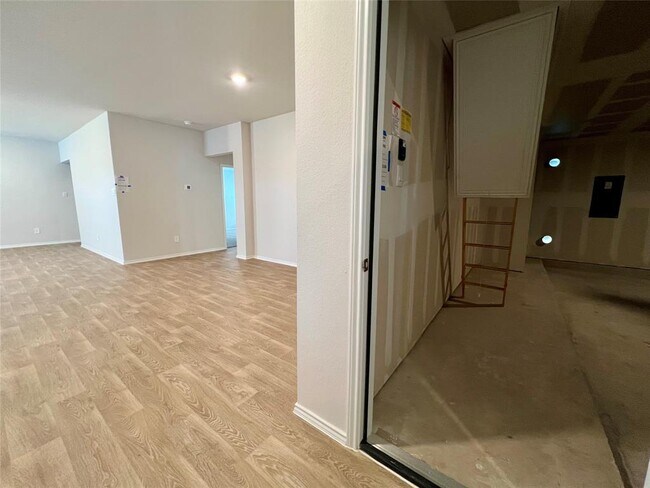 Building Photo - 420 Lancebill Dr
