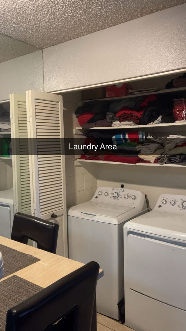 Building Photo - Well Appointed 2 bedroom 2 bathroom available February 1st.  Washer and Dryer Included!!!  Close ...