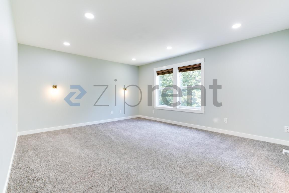 Building Photo - Unit