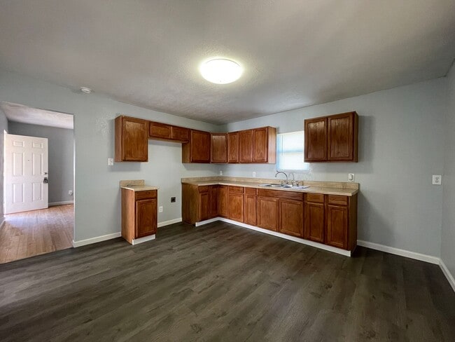 Building Photo - Charming 2-Bed, 1-Bath with Modern Upgrades